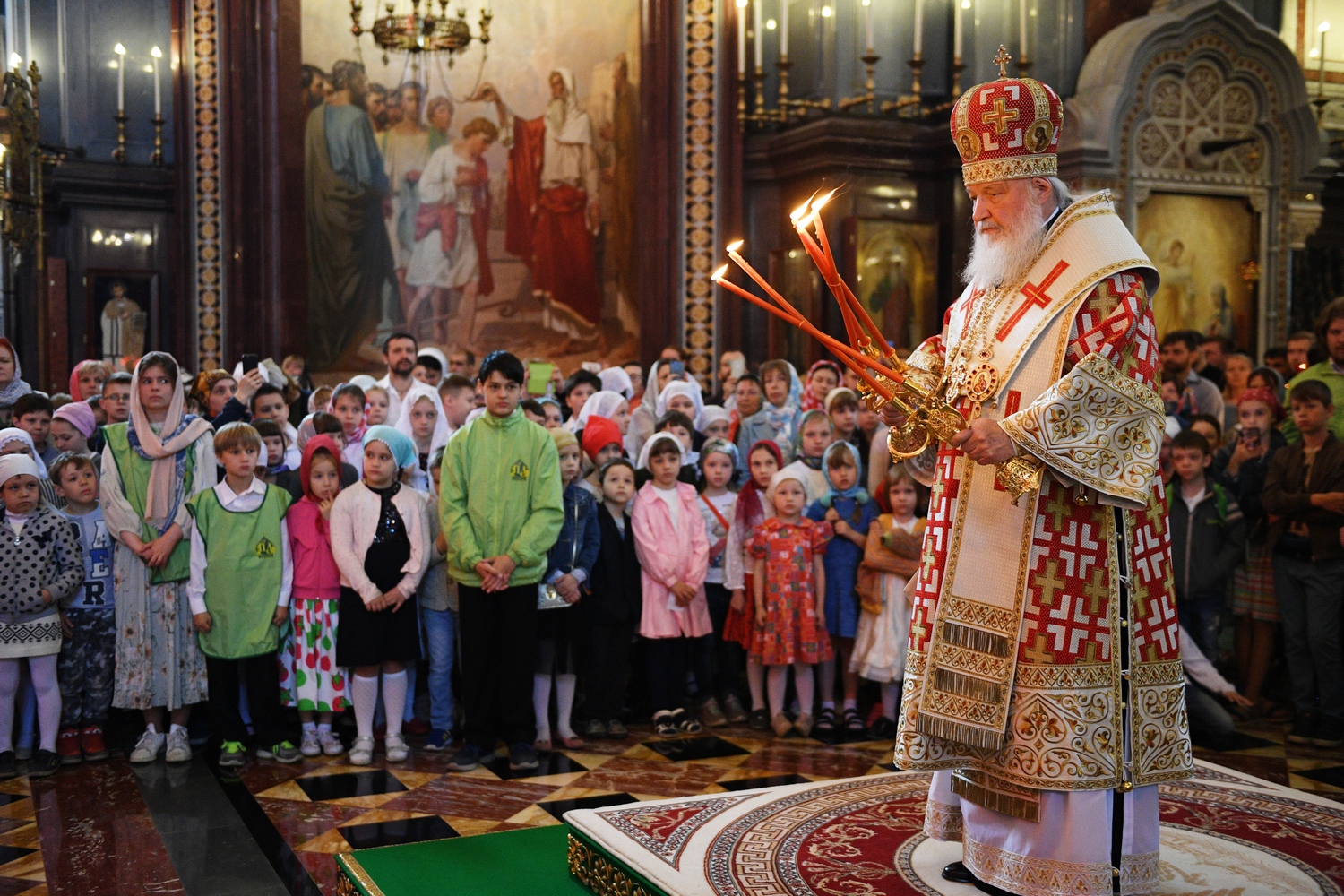 Православная семья в храме